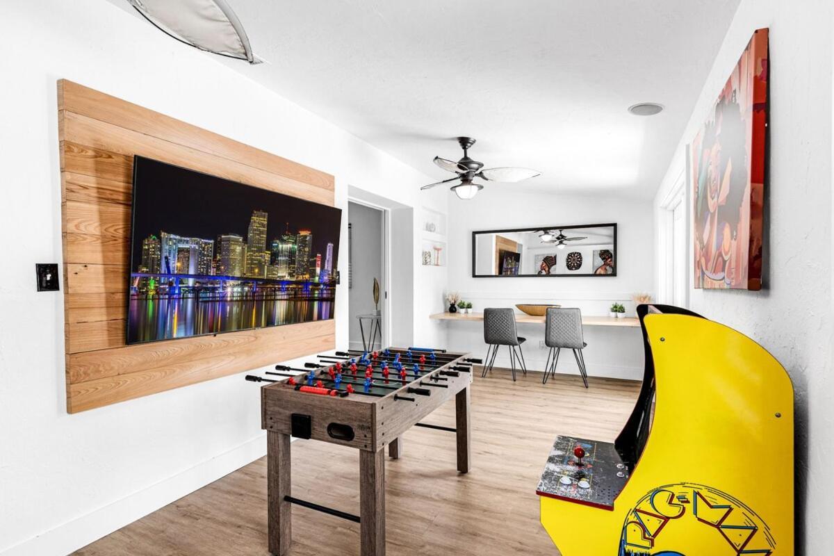 Stunning Tropical Pool House Coconut Grove Miami