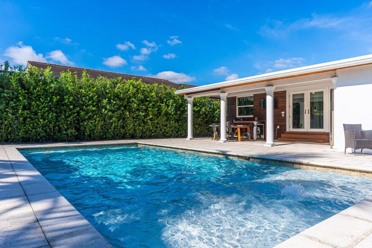 Stunning Tropical Pool House Coconut Grove *